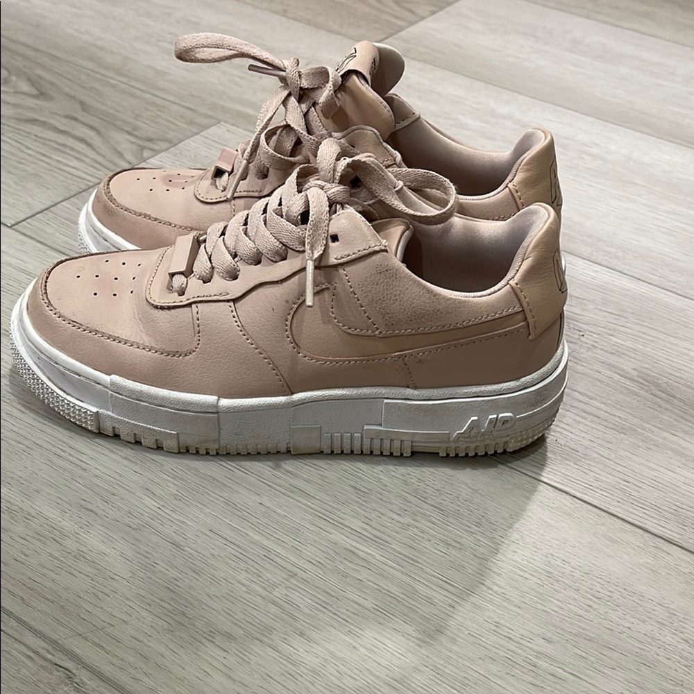 Nike Air Force 1 pixel